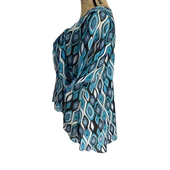 Show Me Your MuMu High Low Ikat Print Keyhole Back Blouse Blue and White - Picture 5 of 11